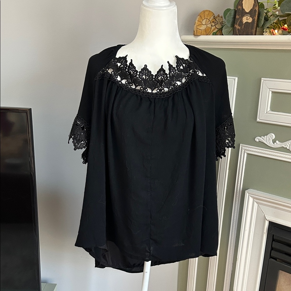 SHEIN Elegant Black Blouse with Lace Trim